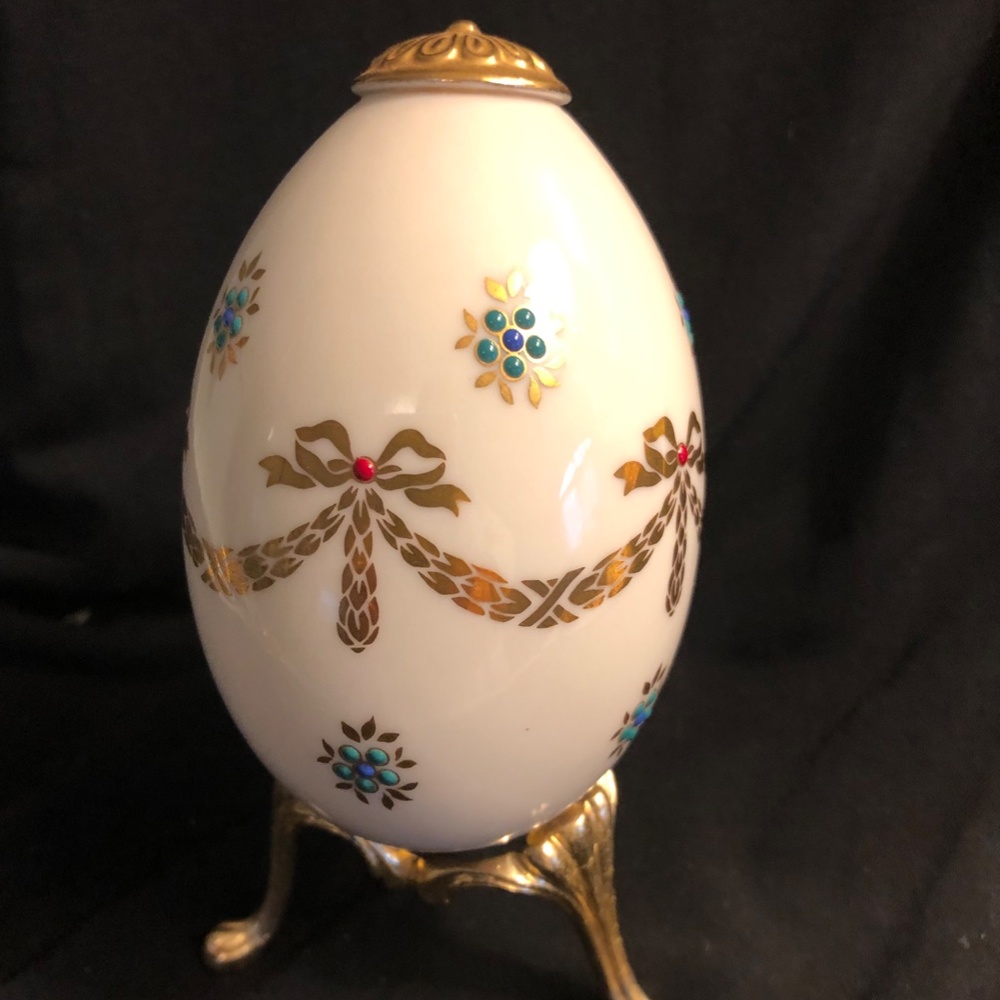 Lenox China Treasures Collection  "Garland & Bow " Egg -Very Rare-
